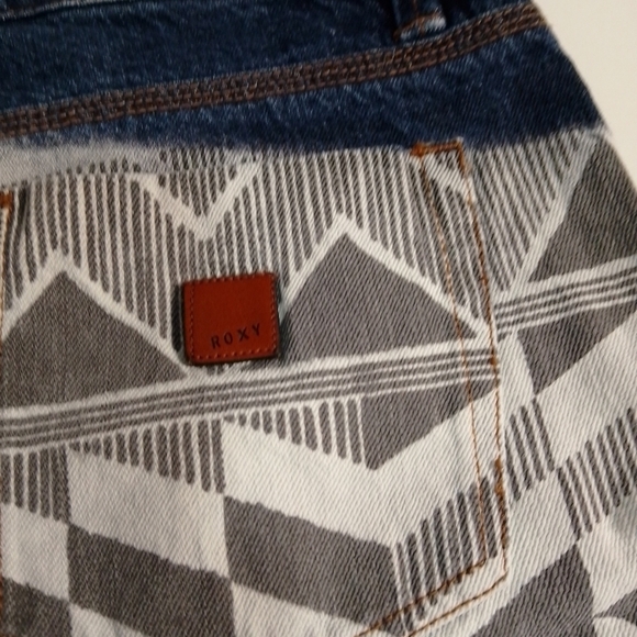 Roxy Denim Tribal Print Distressed Shorts Boho Cheeky Size 29 faded - Picture 6 of 6